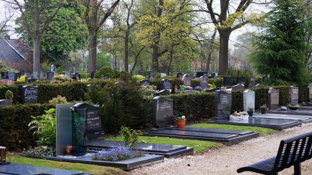 Efkes stille staon bie (vrijdag  5 mei 2017)